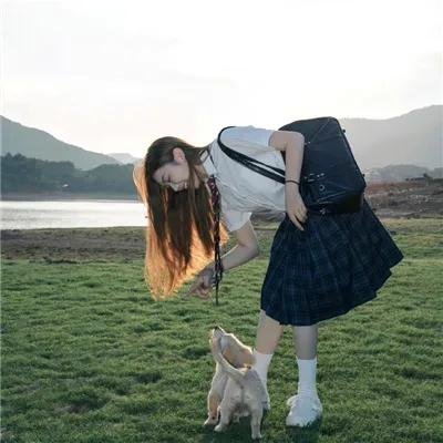 魕